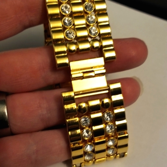 NWOT Gold tone Swarovski Crystals watch - Picture 2 of 4